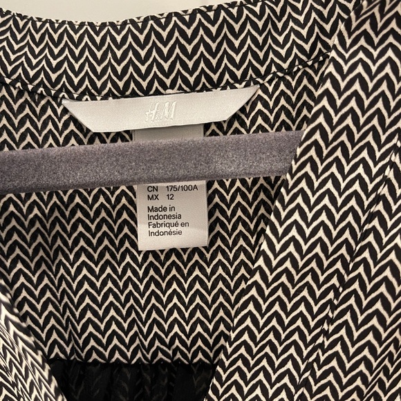 H&M cute sleeveless dress, size 12 - Picture 2 of 2